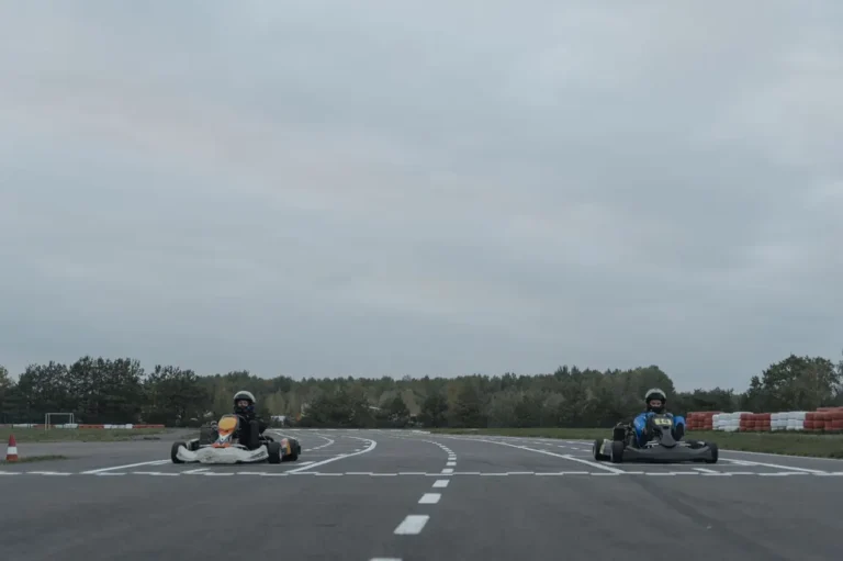Karten op een buitenbaan